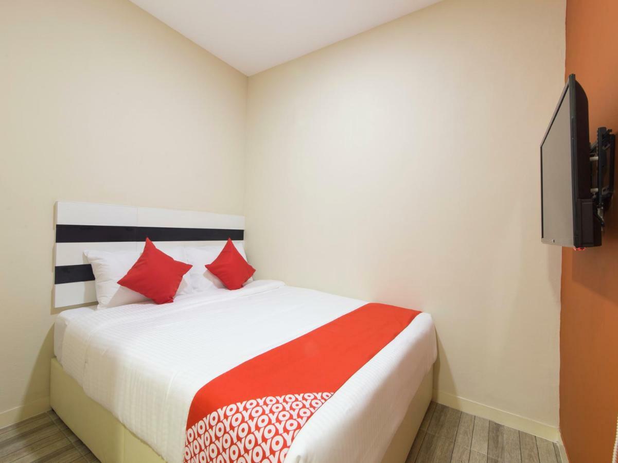 Super Oyo 1145 Lea Guest House & Cafe Lukut Exterior foto