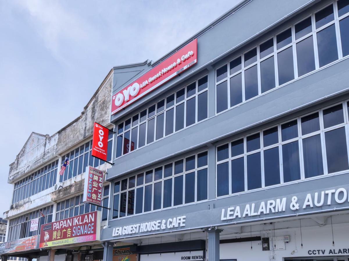 Super Oyo 1145 Lea Guest House & Cafe Lukut Exterior foto
